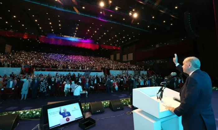 Cumhurbaşkanı Erdoğan Kadınların Türkiye’si Buluşması’nda ayakta alkışlandı!.