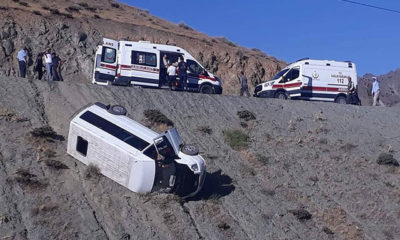 Elazığ’da yolcu minibüsü devrildi: 4 yaralı