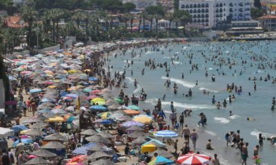 Ünlü tatil beldesinde iğne atsan yere düşmüyor!