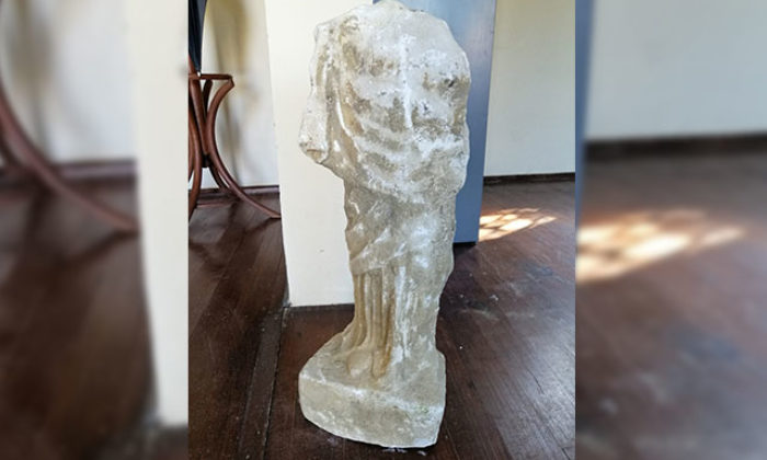 Bahçe duvarı için yapılan kazıdan başsız heykel çıktı