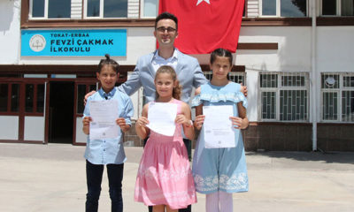 Öğrenciler, 3 yıldır biriktirdikleri harçlıklarını vakıflara bağışladı