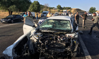 Bingöl’de yolcu minibüsü ile otomobil çarpıştı: 2 ölü, 16 yaralı