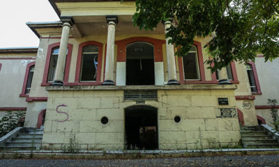 Yağmacıların hedefi olmuştu… Tarihi bina yeniden hizmet verecek