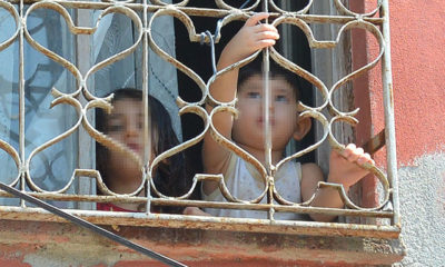 Annesinin kapıyı üzerlerine kilitlediği 3 kardeş, 3 saat sonra kurtarıldı