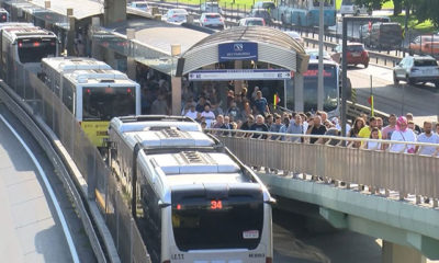 Metrobüs arızalandı; uzun kuyruklar oluştu