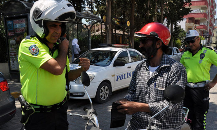Motosiklet sürücülerine MOBESE’den kask denetimi