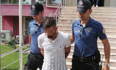 Kavgayı ayırmaya gelen polislerin üzerine bıçakla yürüdü