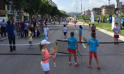 Çocuklar için ‘Tenis Sokağa İndi’ projesi