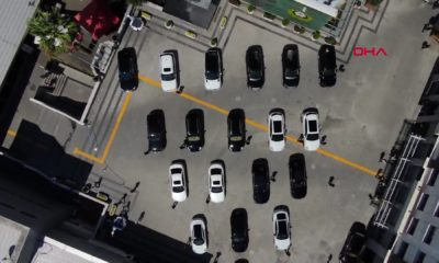 Kaçak lüks araç operasyonu… Emniyetin bahçesi galeriye döndü