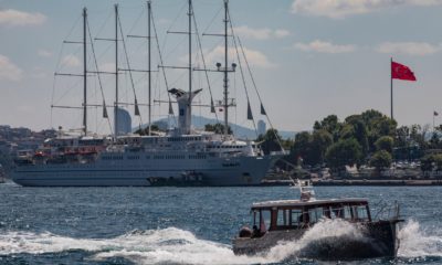 Dünyanın en büyük yelkenli kruvaziyer gemilerinden biri İstanbul’a demirledi