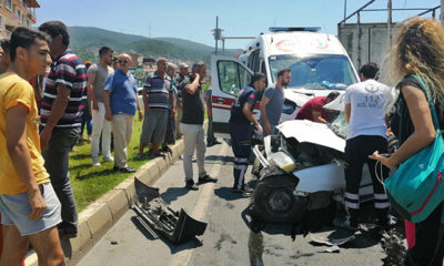 Hasta taşıyan ambulans, otomobille çarpıştı: 2 ölü, 1 yaralı