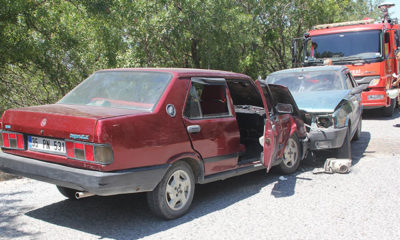 Kınık’ta iki otomobil çarpıştı: 6 yaralı