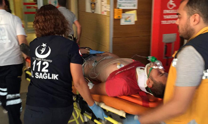 El frenini çekmeyi unuttuğu traktörün altında kalan çocuk yaralandı