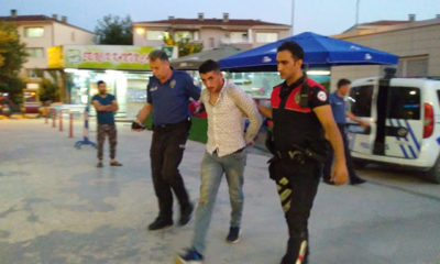 2 ayrı suçtan aranan cezaevi firarisi kalasların arasında yakalandı