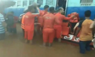 Hindistan’da sel: 700 kişi yolcu treninde mahsur kaldı