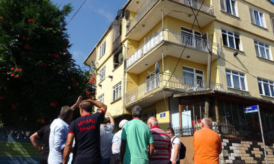 3 katlı binada yangın; 2 kişi dumandan etkilendi