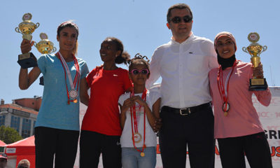 Milli Mücadele Maratonu’nda kadınlarda Elvan Abeylegesse, erkeklerde Sezgin Ataç birinci oldu