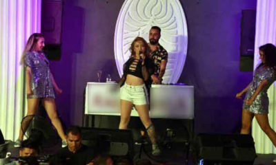 Ece Seçkin, Marmaris’te tatilcileri coşturdu