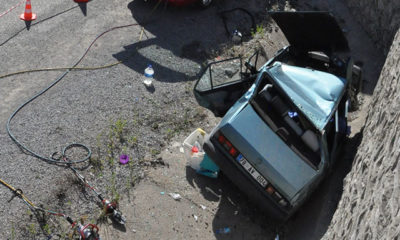 Otomobil 10 metreden düştü: 1 ölü, 4 yaralı