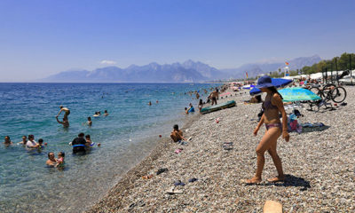 Antalya’da sıcak hava ve nem bunalttı