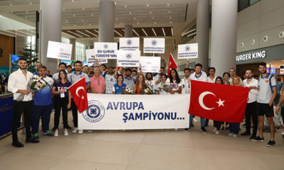 Avrupa şampiyonu İAÜ Kadın Tenis Takımı, yurda döndü