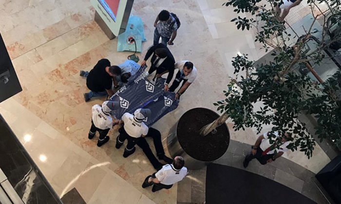 Sarıyer’de AVM’de 15 metre yükseklikten düştü