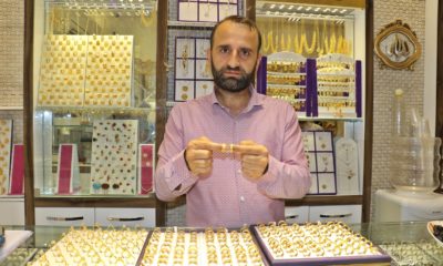10 dakika arayla çaldıkları altın yüzükleri, komşu kuyumcuya sattılar