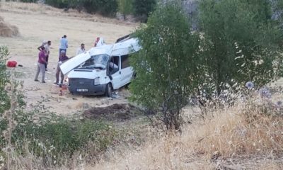 Fındık işçilerini taşıyan minibüs devrildi, 15 kişi yaralandı, sürücü kaçtı