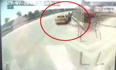 Halk otobüsünün taksiye çarptığı o anlar kamerada