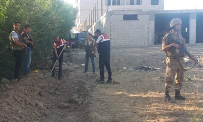 Tren raylarını çalıp bahçeye gömdü