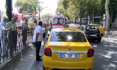 Kabataş’ta zabıtalardan kaçan seyyar satıcıya taksi çarptı