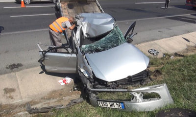 Hadımköy’de kamyon ve otobüse çarpan otomobilin sürücüsü ağır yaralandı