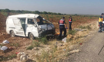 Tarım işçilerini taşıyan minibüs devrildi: Ölü ve yaralılar var