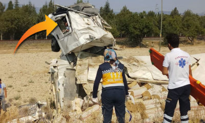 TIR şarampole devrildi, sürücü şaha kalkan kupada mahsur kaldı
