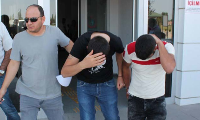 Mezun olduğu okulun televizyonlarını çaldı