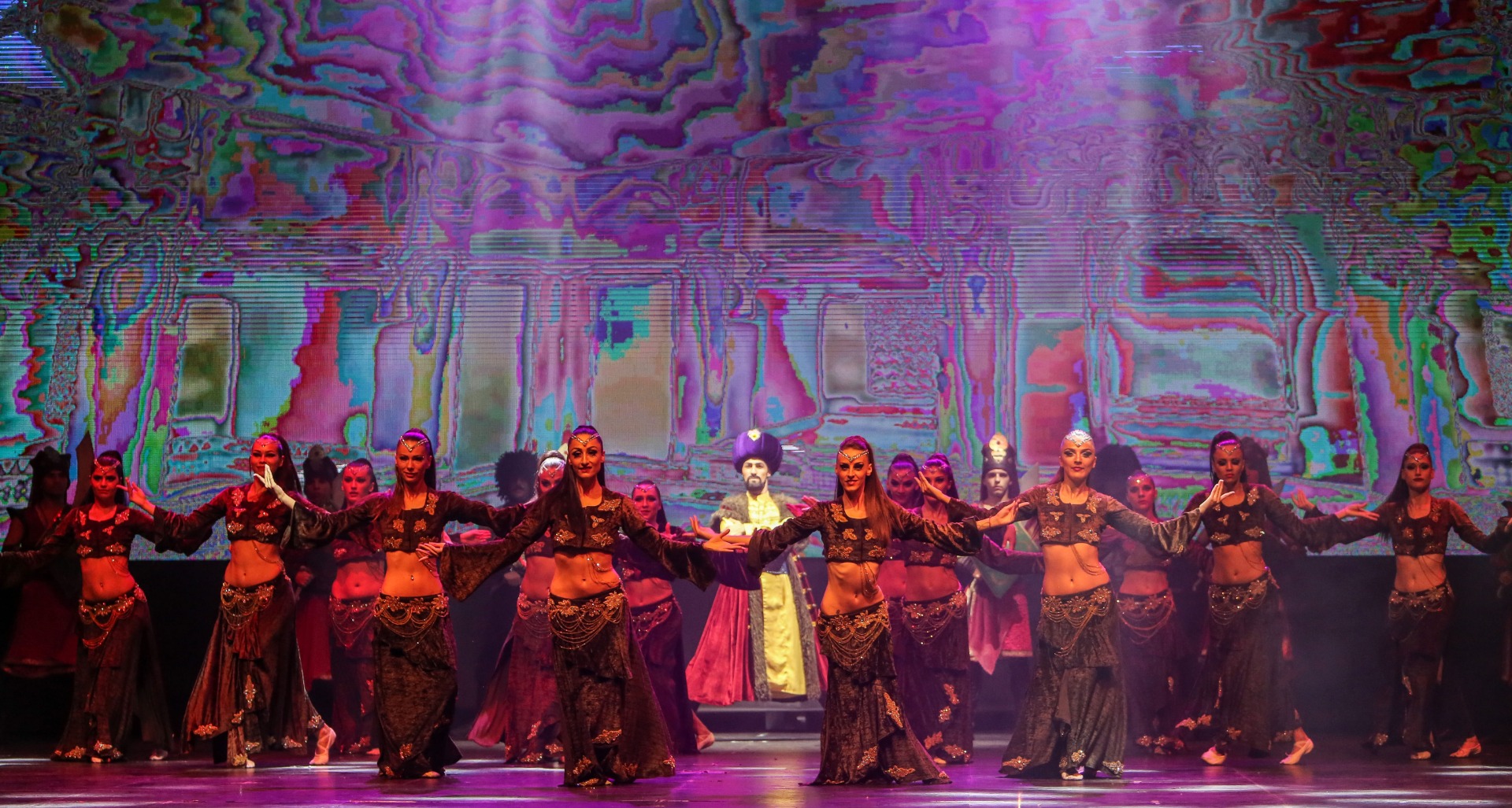 https haberkurulu com pasha dance theaterdan son balo osmanli turk kultur mirasini genis kitlelere tanitan pasha dance theater expo performans merkezinde izleyiciyle bulustu gosteri sonunda mustafa kemal ataturkun katildigi son balodaki vals 2