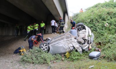 TEM’de feci kaza! Viyadükten uçtu