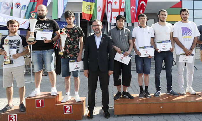 Bakan Kasapoğlu: Annelerin liderliğinde spor yapan toplum olacağız