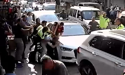 Park cezası yazmak isteyen polis ile esnaf arasında arbedesi