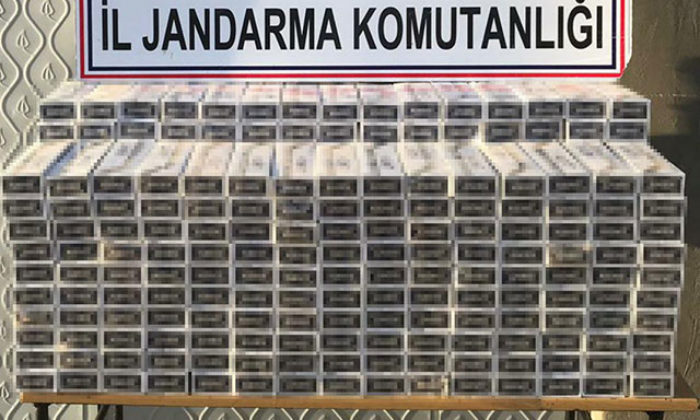 İran sınırındaki arazide 4 bin 800 paket kaçak sigara ele geçirildi