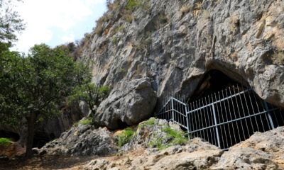 Mağaradaki kazıların son gününde ‘350 bin yıllık balta’ sürprizi