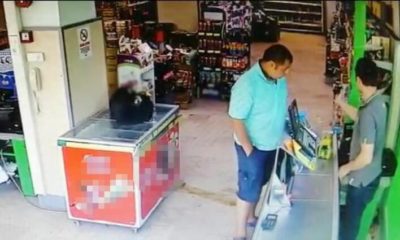 İĞRENÇ ADAM: MARKETİN ORTASINDA..