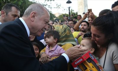 BAŞKAN ERDOĞAN, SULTANAHMET’TE BÜYÜK BİR COŞKUYLA KARŞILANDI!.