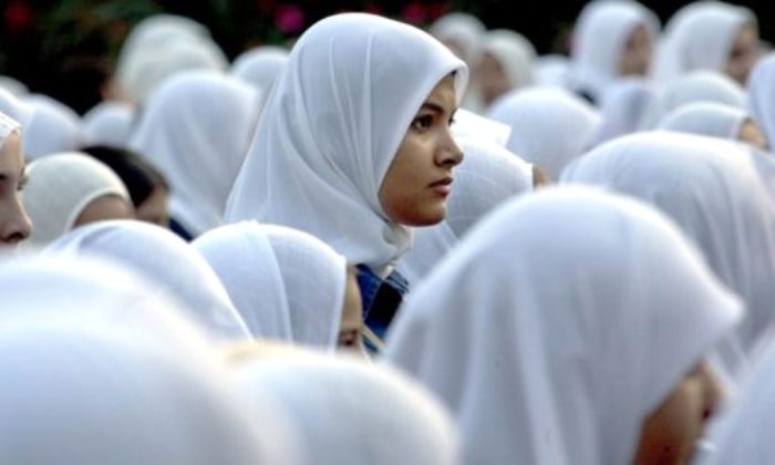 BELÇİKA’NIN FLAMAN BÖLGESİNDEKİ BAZI OKULLARA BAŞÖRTÜ YASAĞI GETİRİLDİ!.