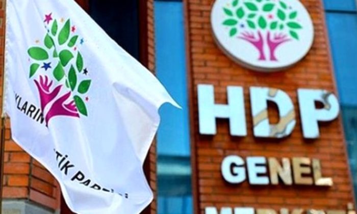 KAYYUMDAN SONRA VAN’IN HDP’Lİ 8 MECLİS ÜYESİ GÖREVDEN ALINDI!.