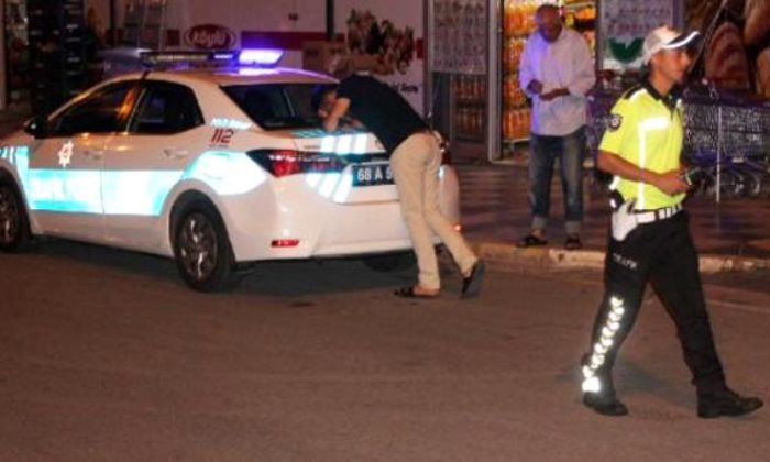 ÇARPTIĞI KADIN ÖLÜNCE POLİS ARABASINA YASLANIP HÜNGÜR HÜNGÜR AĞLADI!.