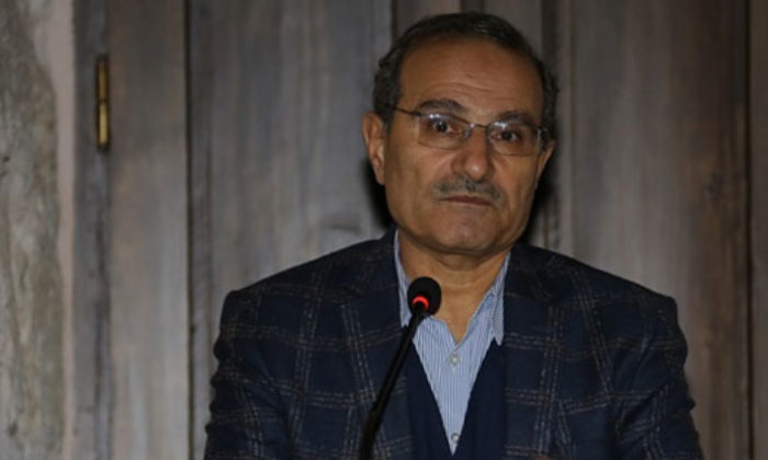 PROF. ÇEKER’DEN DÜŞÜNDÜREN SORU: “ERKEKLER DE KADINLAR GİBİ GİYİNİRSE MİLLETİN TEPKİSİ NE OLUR?”