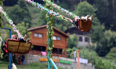 AYDER YAYLASI’NDAKİ SALINCAKLAR TARTIŞMA  KONUSU OLDU!.