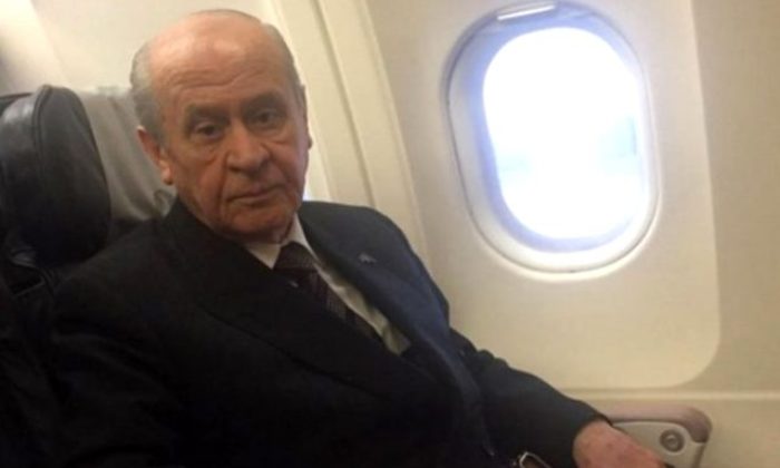 DEVLET BAHÇELİ YILLAR SONRA TEKRAR UÇAĞA BİNDİ!.