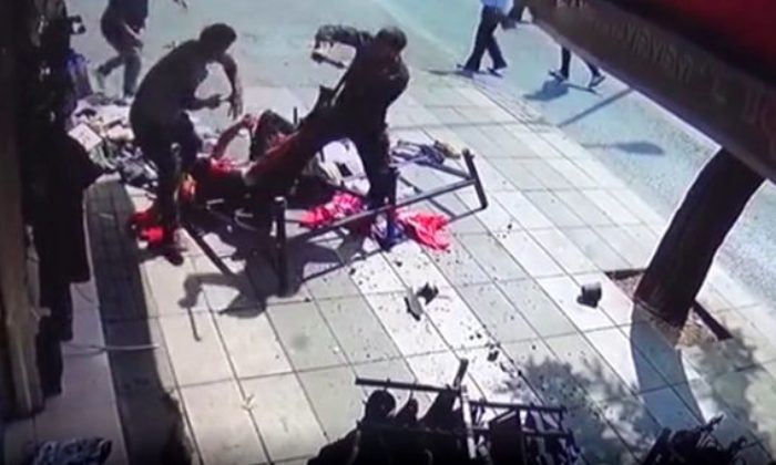 PALA,SOPA,KILIÇ… ELLERİNE NE GEÇTİYSE KULLANDILAR!.